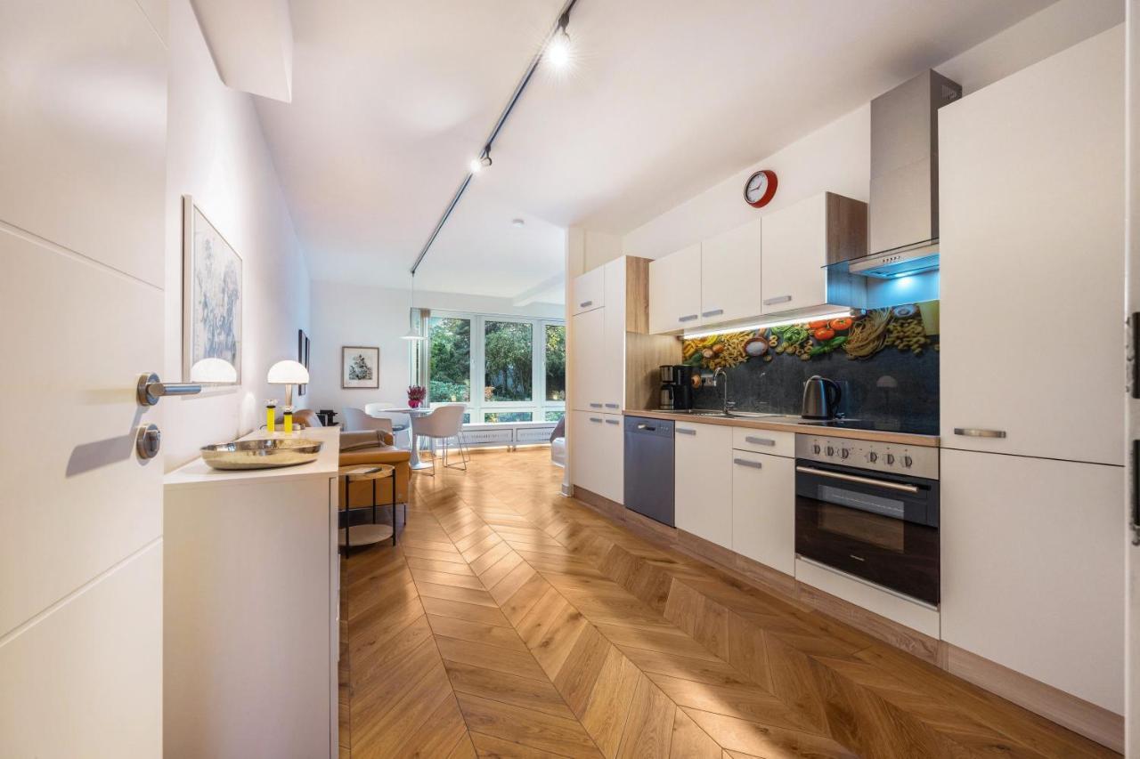 - App 1 Apartment *
