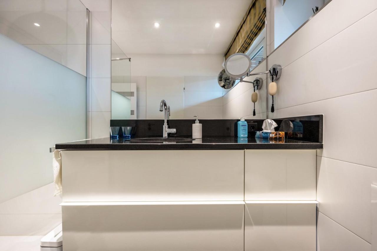 - App 1 Apartment *
